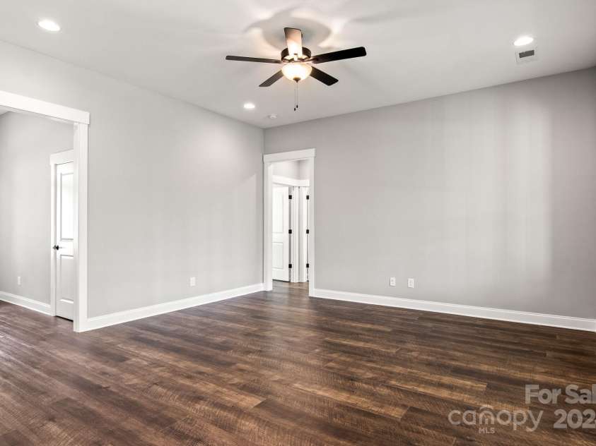 121 Arboretum Way, Shelby, NC 28152.  MLS# CAR4133112, YatesRealty ID 11777. View of great room and foyer