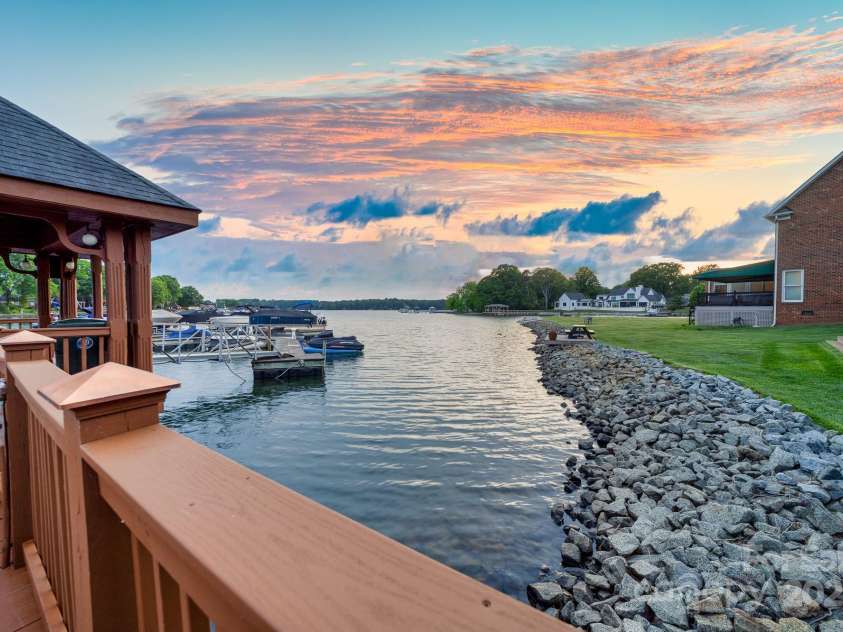 7220 Swansea Lane, Cornelius, NC 28031.  MLS# CAR4255179, YatesRealty ID 11778. 