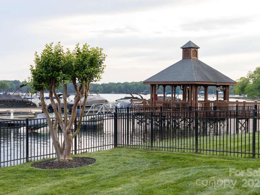 7220 Swansea Lane, Cornelius, NC 28031.  MLS# CAR4255179, YatesRealty ID 11778. Steps away to the dock.