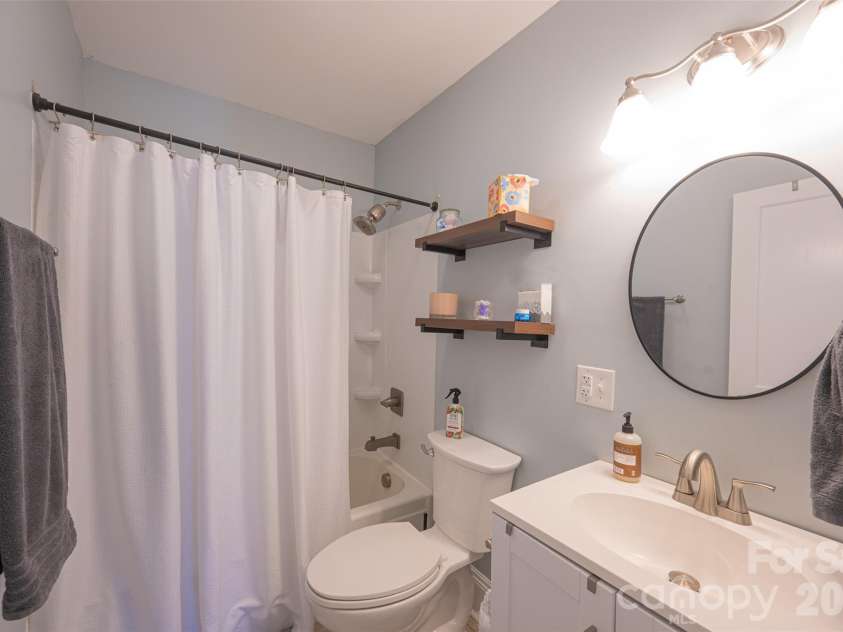 206 Bates Avenue, Cherryville, NC 28021.  MLS# CAR4358580, YatesRealty ID 11779. Bathroom with tub