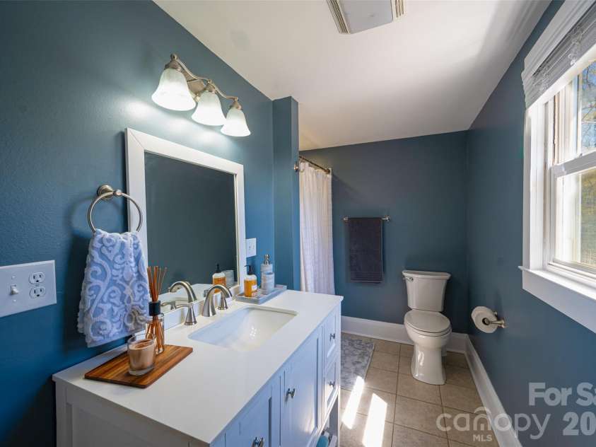 206 Bates Avenue, Cherryville, NC 28021.  MLS# CAR4358580, YatesRealty ID 11779. Large bath on front