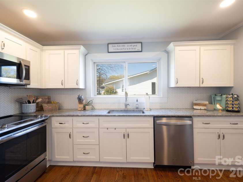 206 Bates Avenue, Cherryville, NC 28021.  MLS# CAR4358580, YatesRealty ID 11779. Sink