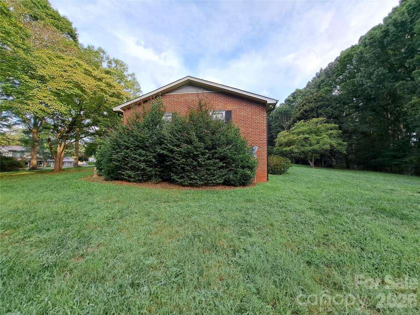 123 Softwind Lane, Concord, NC 28025.  MLS# CAR4413038, YatesRealty ID 1178. 
