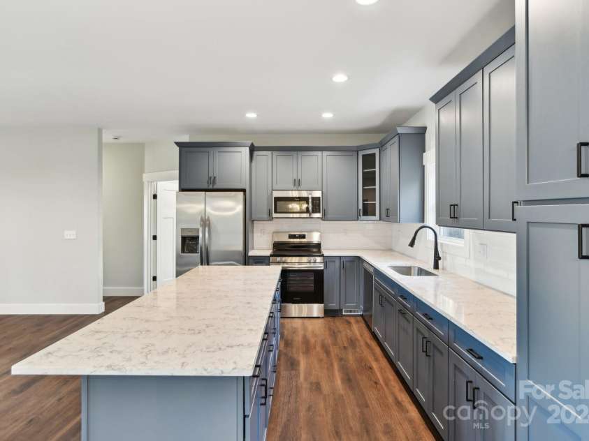 129 Oak Apple Lane, Hendersonville, NC 28792.  MLS# CAR4205968, YatesRealty ID 1178. Kitchen