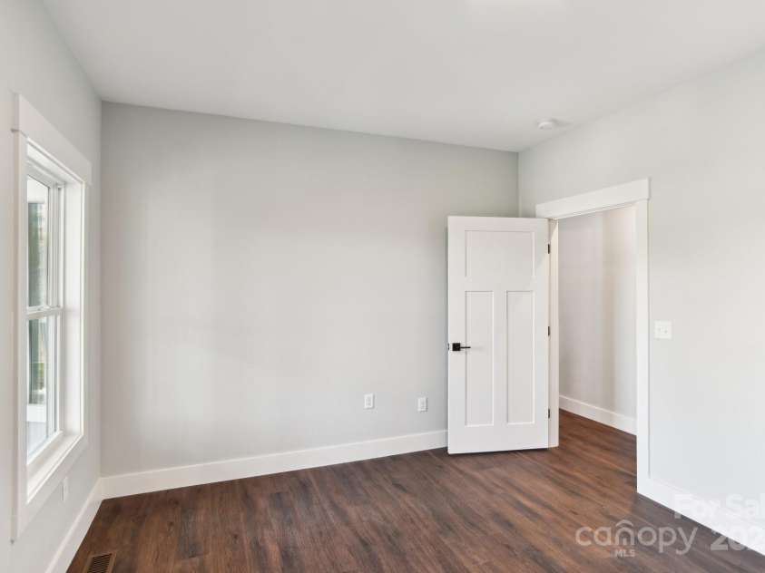 129 Oak Apple Lane, Hendersonville, NC 28792.  MLS# CAR4205968, YatesRealty ID 1178. Office/Bonus room