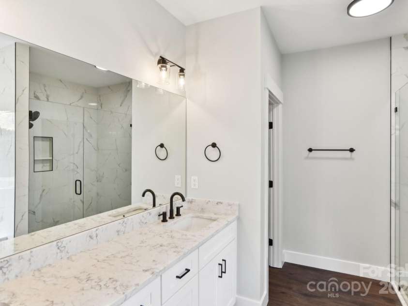 129 Oak Apple Lane, Hendersonville, NC 28792.  MLS# CAR4205968, YatesRealty ID 1178. Primary Bathroom
