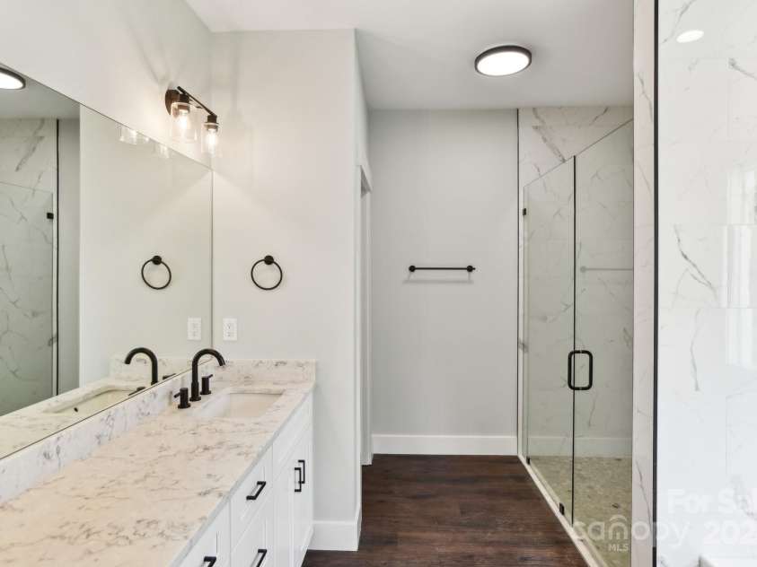 129 Oak Apple Lane, Hendersonville, NC 28792.  MLS# CAR4205968, YatesRealty ID 1178. Primary Bathroom