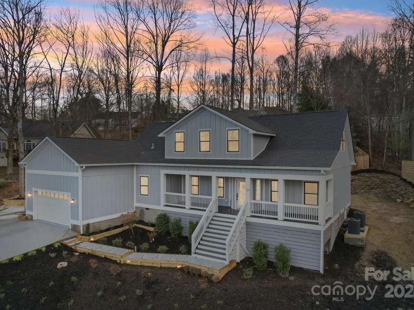 129 Oak Apple Lane, Hendersonville, NC 28792.  MLS# CAR4205968, YatesRealty ID 1178. Sunset