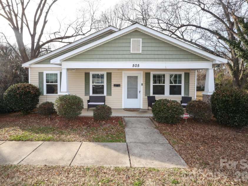 505 Campus Street, Charlotte, NC 28216.  MLS# CAR4339976, YatesRealty ID 11780. 