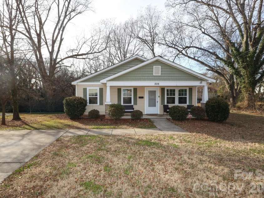 505 Campus Street, Charlotte, NC 28216.  MLS# CAR4339976, YatesRealty ID 11780. 