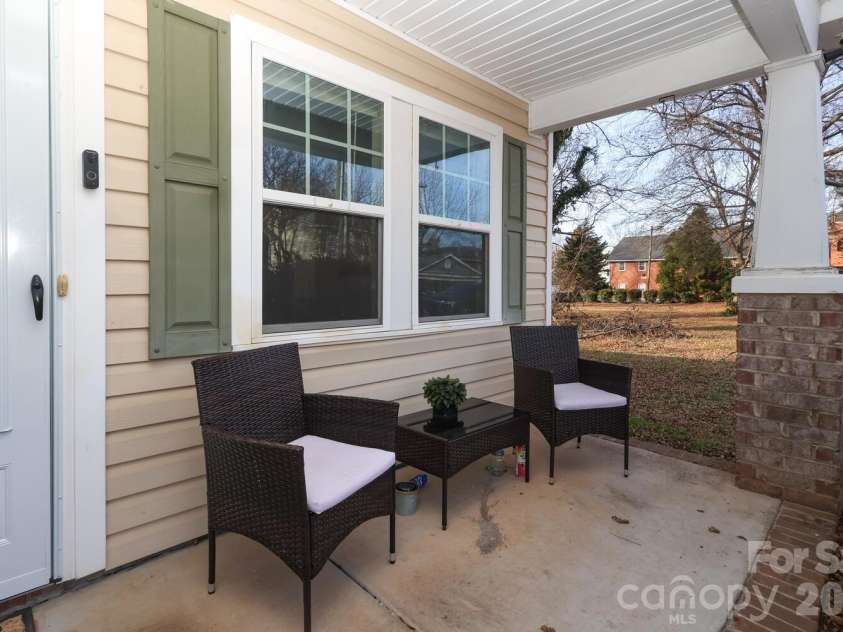 505 Campus Street, Charlotte, NC 28216.  MLS# CAR4339976, YatesRealty ID 11780. 