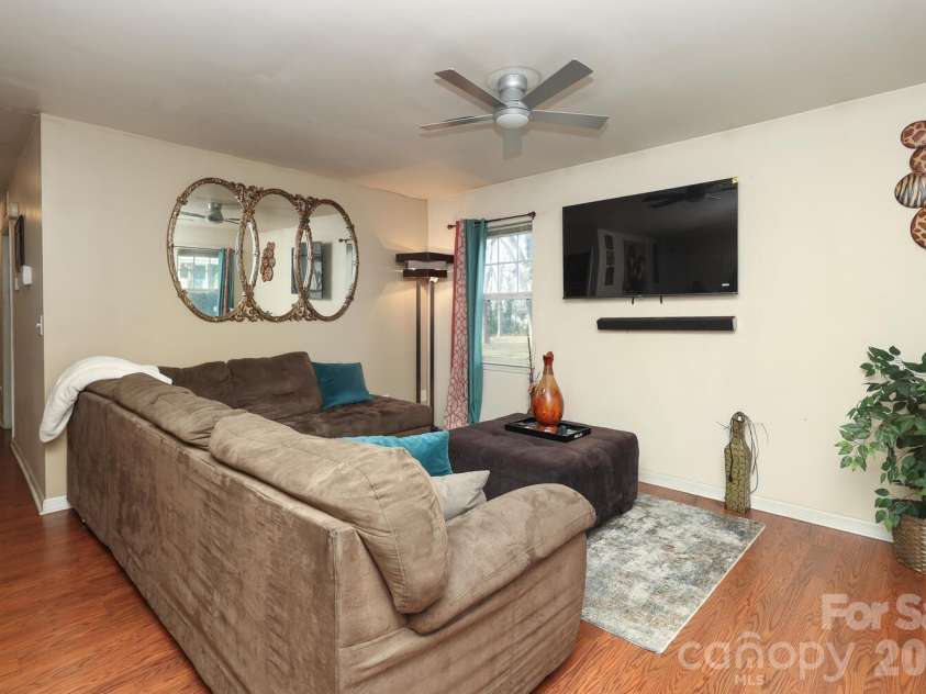 505 Campus Street, Charlotte, NC 28216.  MLS# CAR4339976, YatesRealty ID 11780. 