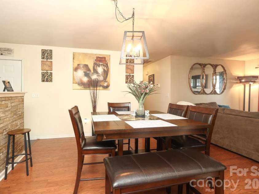 505 Campus Street, Charlotte, NC 28216.  MLS# CAR4339976, YatesRealty ID 11780. 
