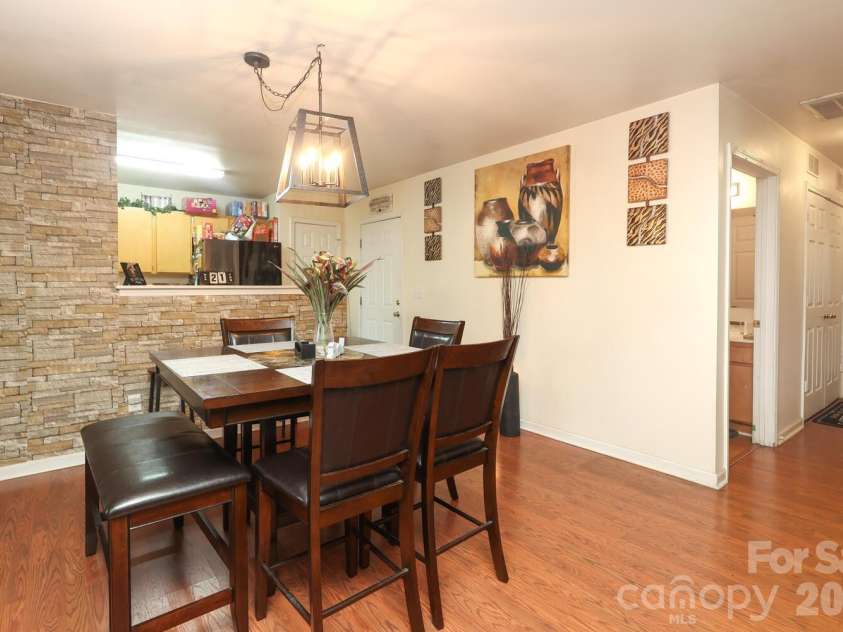 505 Campus Street, Charlotte, NC 28216.  MLS# CAR4339976, YatesRealty ID 11780. 