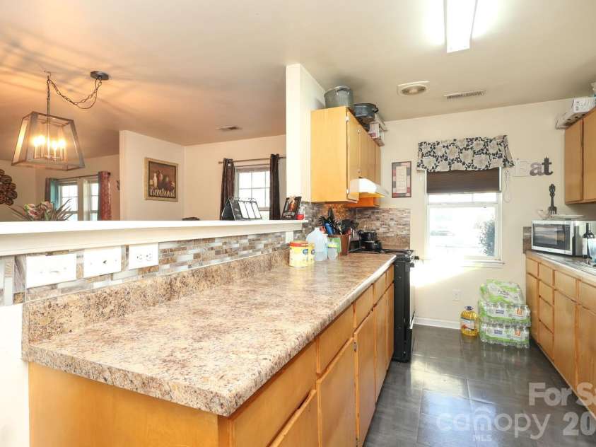 505 Campus Street, Charlotte, NC 28216.  MLS# CAR4339976, YatesRealty ID 11780. 