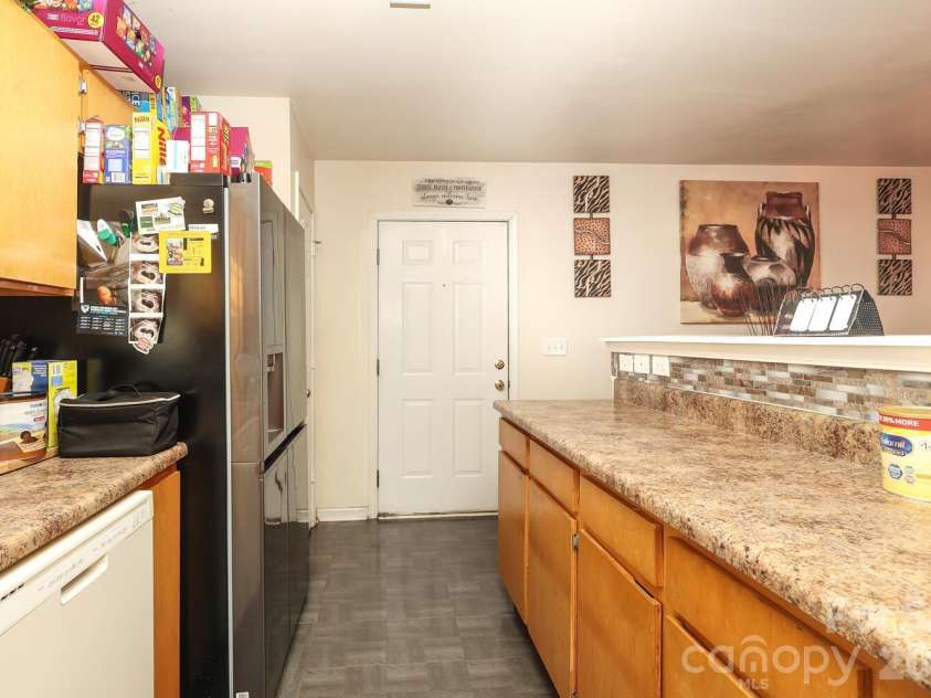 505 Campus Street, Charlotte, NC 28216.  MLS# CAR4339976, YatesRealty ID 11780. 