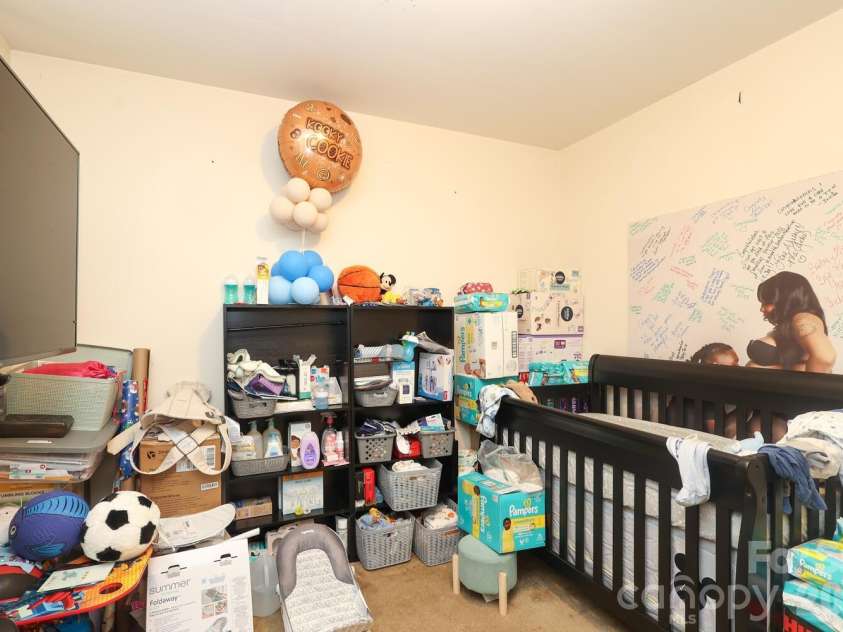 505 Campus Street, Charlotte, NC 28216.  MLS# CAR4339976, YatesRealty ID 11780. 