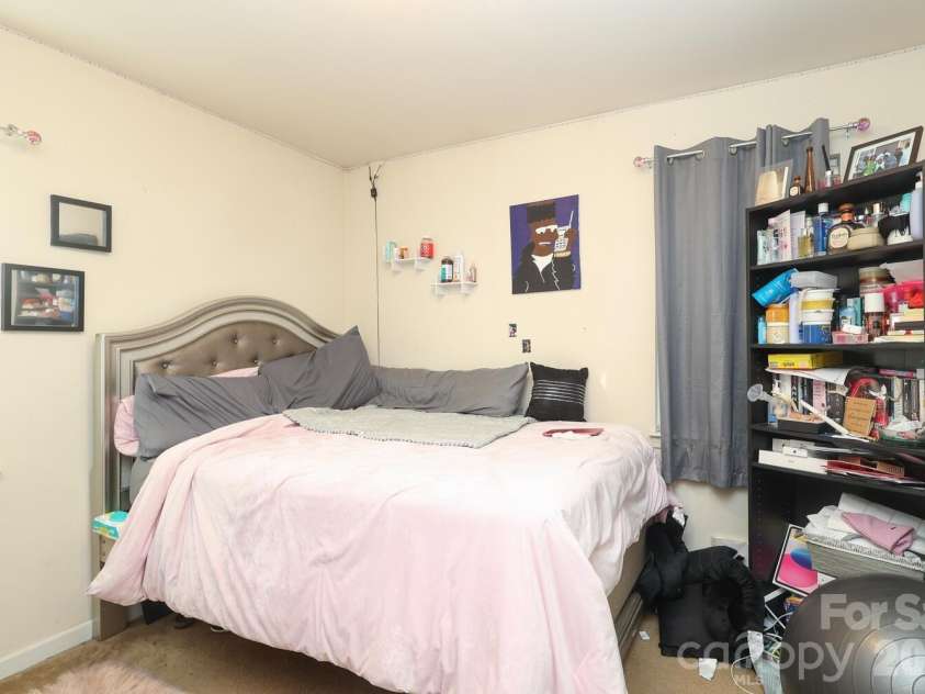 505 Campus Street, Charlotte, NC 28216.  MLS# CAR4339976, YatesRealty ID 11780. 