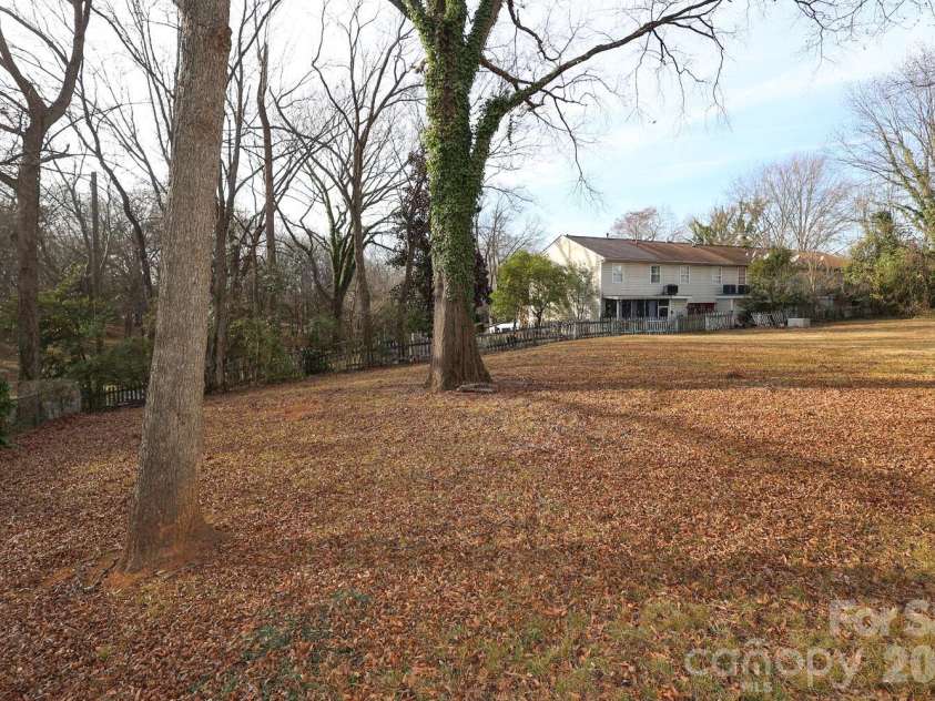 505 Campus Street, Charlotte, NC 28216.  MLS# CAR4339976, YatesRealty ID 11780. 