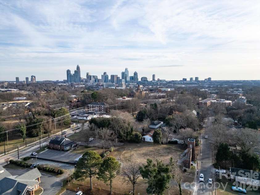 505 Campus Street, Charlotte, NC 28216.  MLS# CAR4339976, YatesRealty ID 11780. 