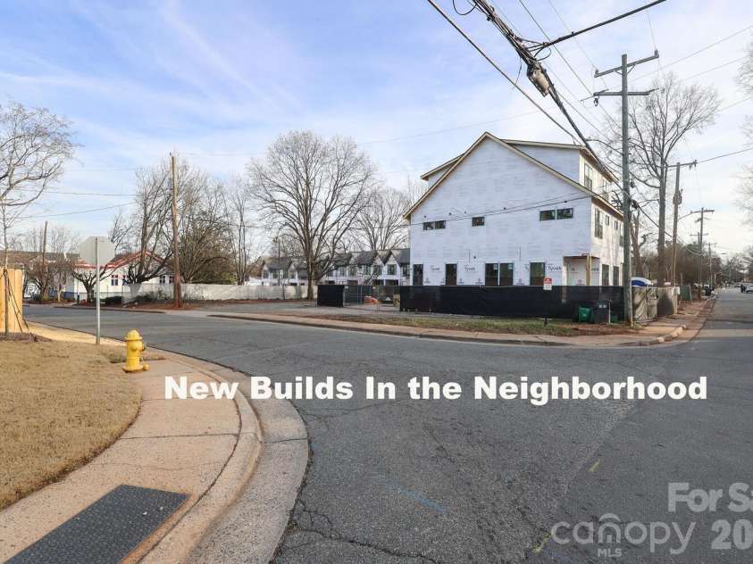 505 Campus Street, Charlotte, NC 28216.  MLS# CAR4339976, YatesRealty ID 11780. 