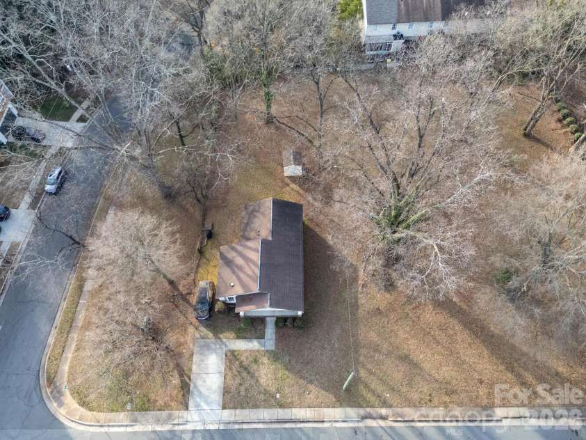 505 Campus Street, Charlotte, NC 28216.  MLS# CAR4339976, YatesRealty ID 11780. 