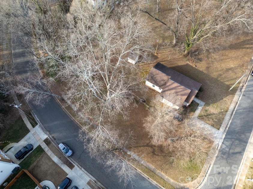 505 Campus Street, Charlotte, NC 28216.  MLS# CAR4339976, YatesRealty ID 11780. 