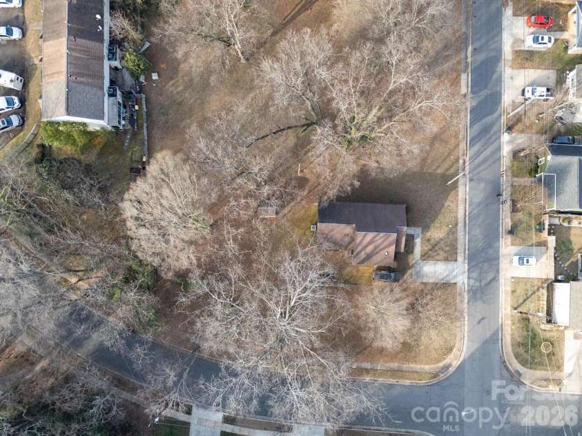 505 Campus Street, Charlotte, NC 28216.  MLS# CAR4339976, YatesRealty ID 11780. 