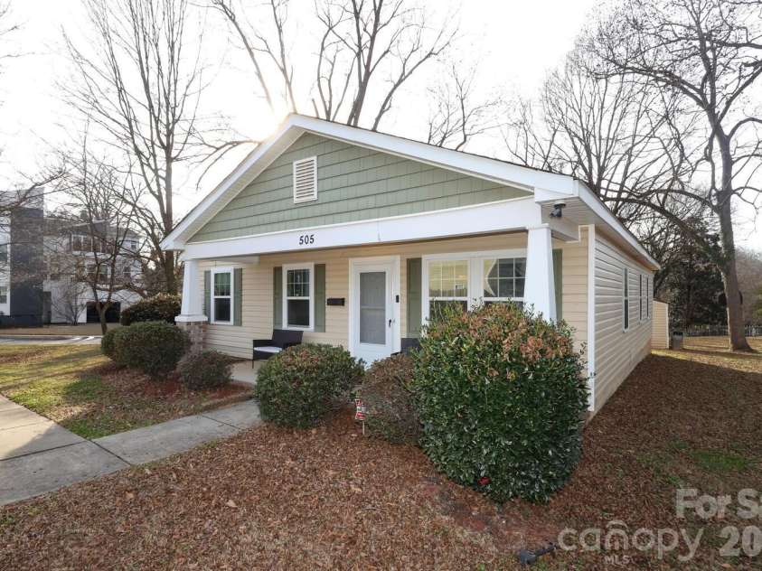 505 Campus Street, Charlotte, NC 28216.  MLS# CAR4339976, YatesRealty ID 11780. 