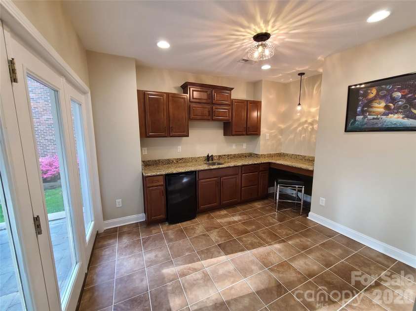 1470 Valhalla Drive, Denver, NC 28037.  MLS# CAR4344141, YatesRealty ID 11781. Basement wet bar...would make a fantastic second kitchenette