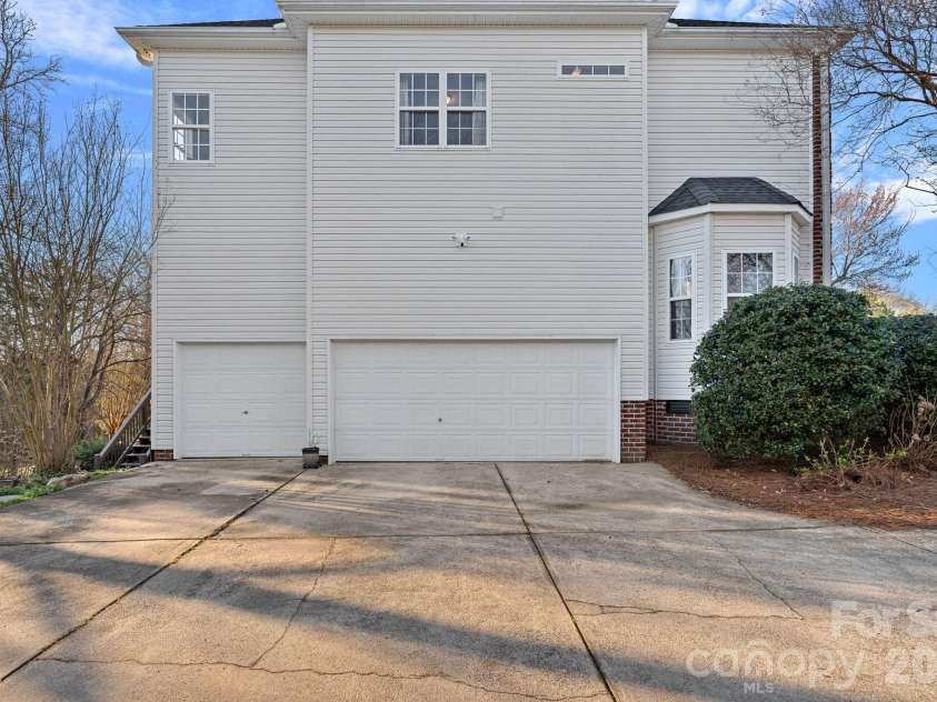 1470 Valhalla Drive, Denver, NC 28037.  MLS# CAR4344141, YatesRealty ID 11781. Three car garage!