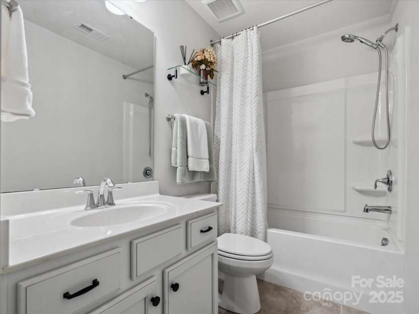 234 Ascot Run Way, Fort Mill, SC 29715.  MLS# CAR4256118, YatesRealty ID 11783. 