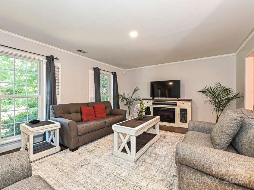 8200 Lansford Road, Charlotte, NC 28277.  MLS# CAR4250337, YatesRealty ID 11784. 