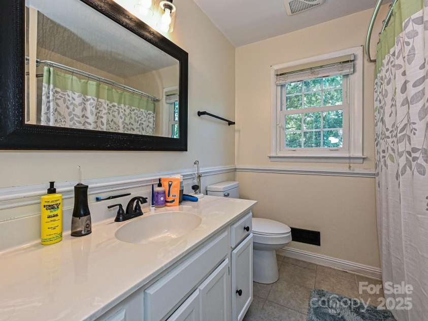 8200 Lansford Road, Charlotte, NC 28277.  MLS# CAR4250337, YatesRealty ID 11784. 