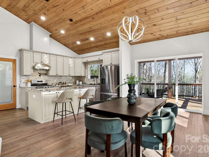 162 Preserve Court, Hendersonville, NC 28791.  MLS# CAR4367216, YatesRealty ID 11786. 