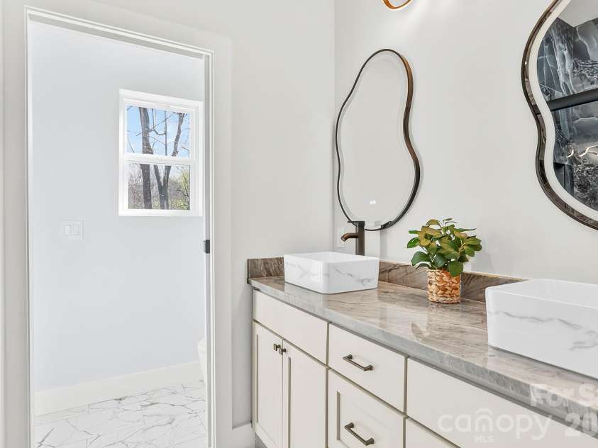 162 Preserve Court, Hendersonville, NC 28791.  MLS# CAR4367216, YatesRealty ID 11786. 