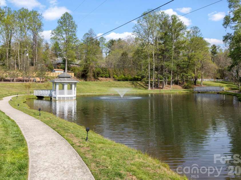 162 Preserve Court, Hendersonville, NC 28791.  MLS# CAR4367216, YatesRealty ID 11786. 