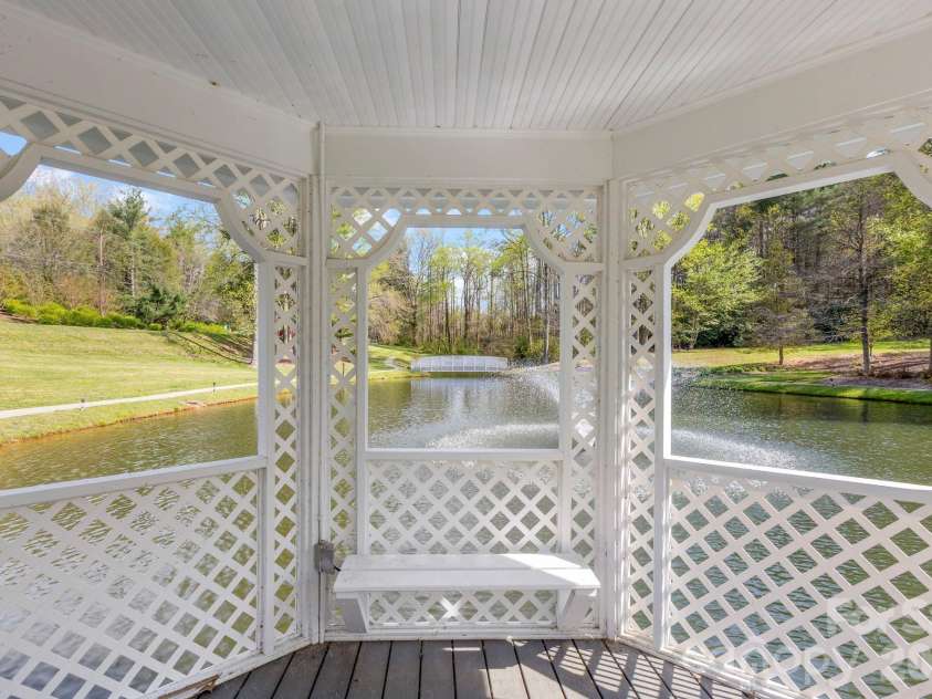 162 Preserve Court, Hendersonville, NC 28791.  MLS# CAR4367216, YatesRealty ID 11786. 