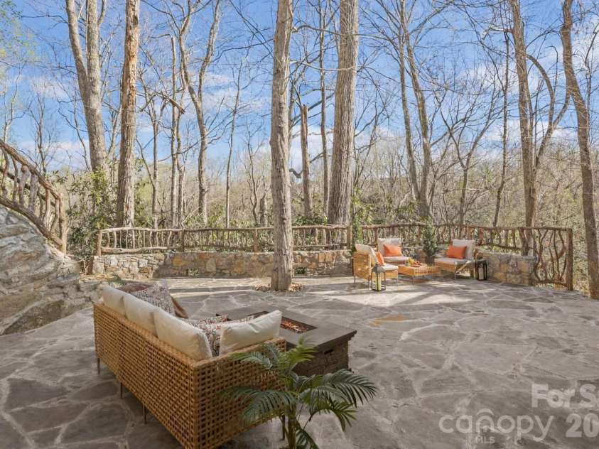 162 Preserve Court, Hendersonville, NC 28791.  MLS# CAR4367216, YatesRealty ID 11786. 