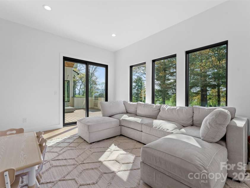 503 Nesbitt Drive, Mills River, NC 28759.  MLS# CAR4247287, YatesRealty ID 11786. 