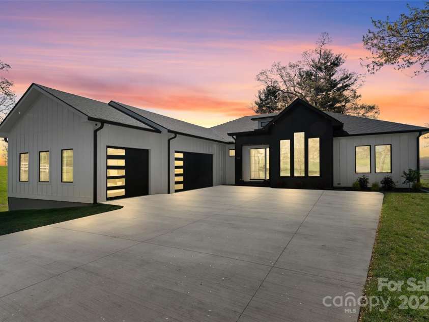 503 Nesbitt Drive, Mills River, NC 28759.  MLS# CAR4247287, YatesRealty ID 11786. 