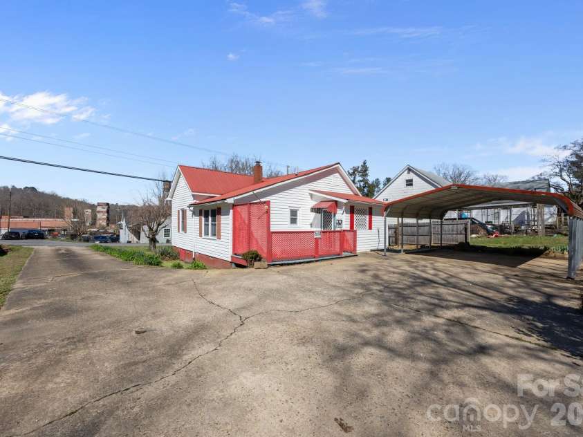 264 Church Street, Marion, NC 28752.  MLS# CAR4350373, YatesRealty ID 11787. 