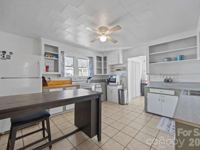 264 Church Street, Marion, NC 28752.  MLS# CAR4350373, YatesRealty ID 11787. 