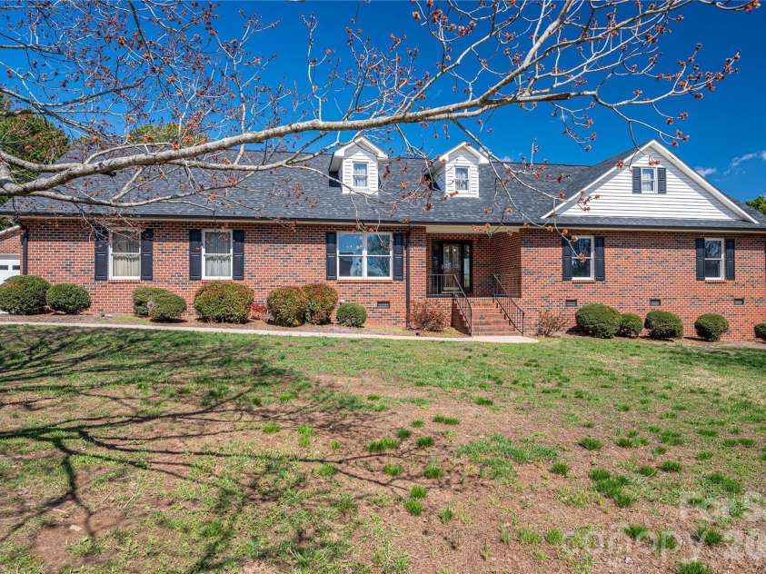 2515 Myra Lane, Lincolnton, NC 28092.  MLS# CAR4357000, YatesRealty ID 11788. 