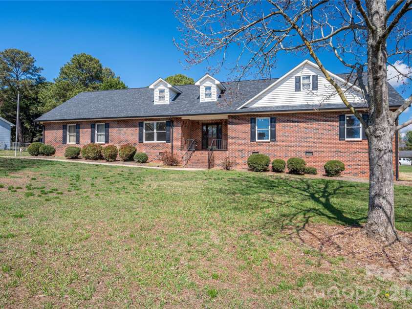 2515 Myra Lane, Lincolnton, NC 28092.  MLS# CAR4357000, YatesRealty ID 11788. 
