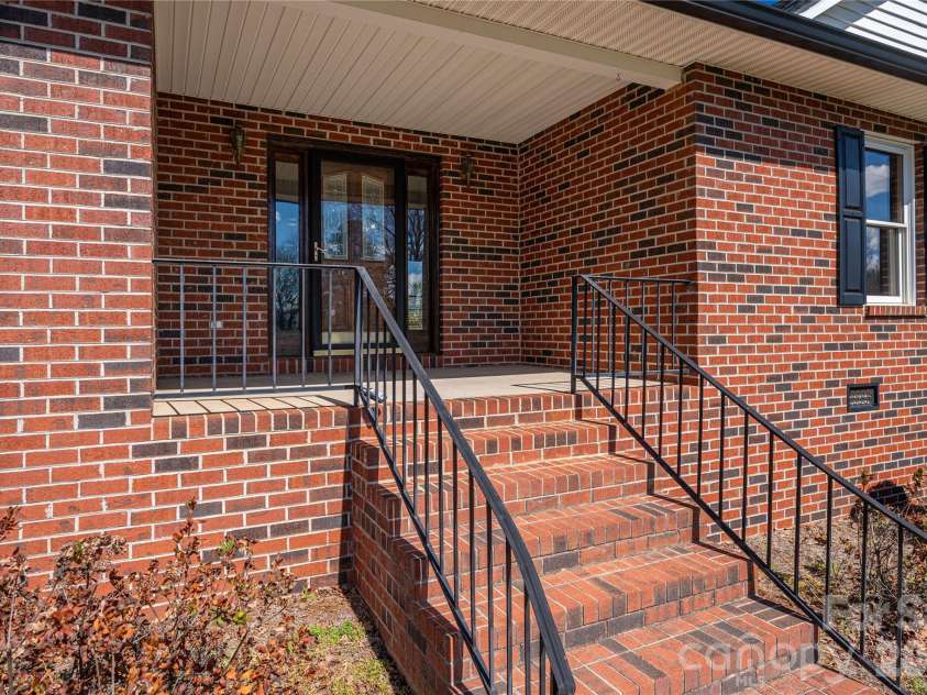 2515 Myra Lane, Lincolnton, NC 28092.  MLS# CAR4357000, YatesRealty ID 11788. 