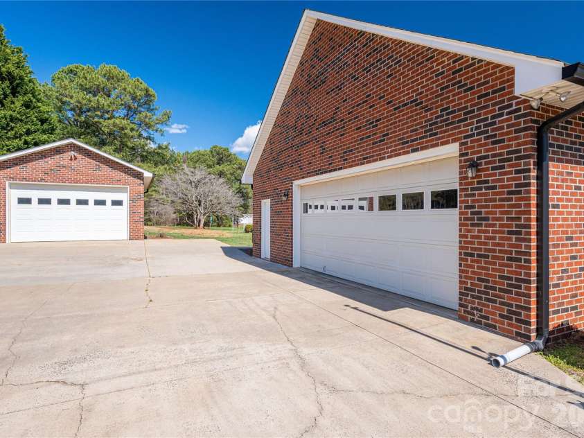 2515 Myra Lane, Lincolnton, NC 28092.  MLS# CAR4357000, YatesRealty ID 11788. 