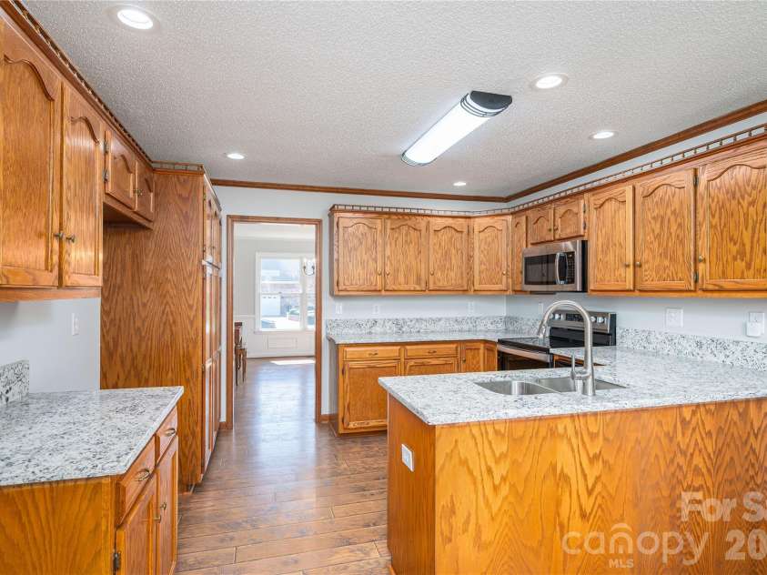 2515 Myra Lane, Lincolnton, NC 28092.  MLS# CAR4357000, YatesRealty ID 11788. 