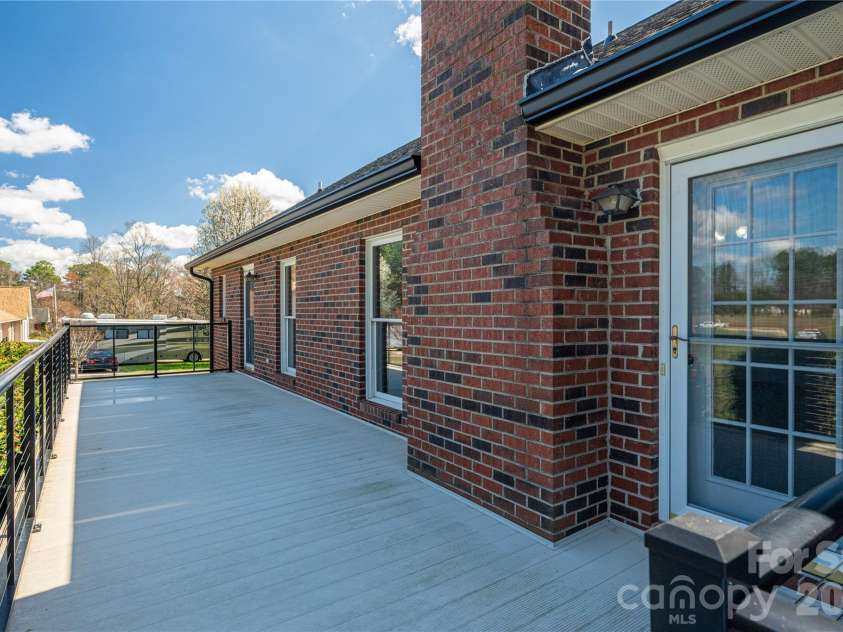 2515 Myra Lane, Lincolnton, NC 28092.  MLS# CAR4357000, YatesRealty ID 11788. 