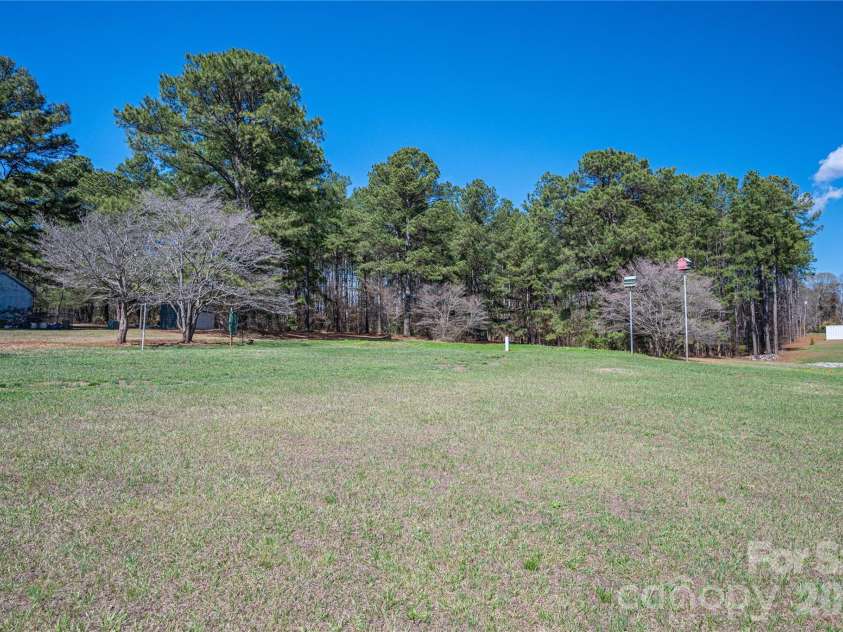 2515 Myra Lane, Lincolnton, NC 28092.  MLS# CAR4357000, YatesRealty ID 11788. 